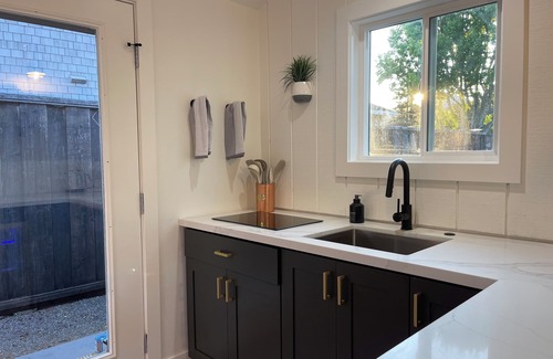 Alto Sutton Manor Cottage | Charming 1-bedroom cottage with AC and WiFi in marvelous Mill Valley