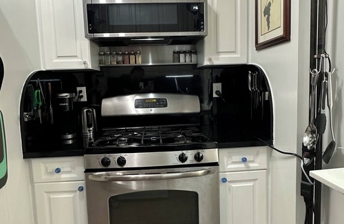 Manhattan Valley Condo | Charming 1-bedroom walkup condo in UWS New York with WiFi, AC, & chef's kitchen.