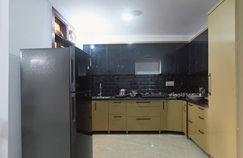 Sat Bari Apartment | Charming 1-bedroom with AC, WiFi, shared kitchen & living space in New Delhi