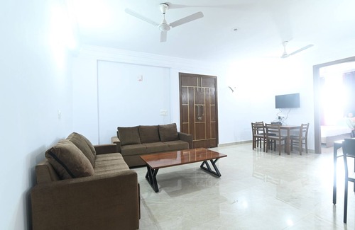 Sat Bari Apartment | Charming 1-bedroom with AC, WiFi, shared kitchen & living space in New Delhi