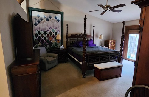 Clarence Other | Charming 1-floor modern farmhouse -ENTIRE HOUSE. Privacy wooded overlook of pond