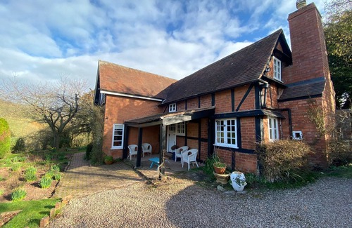 Ledbury Cottage | Charming 16th Century Country House in Bosbury