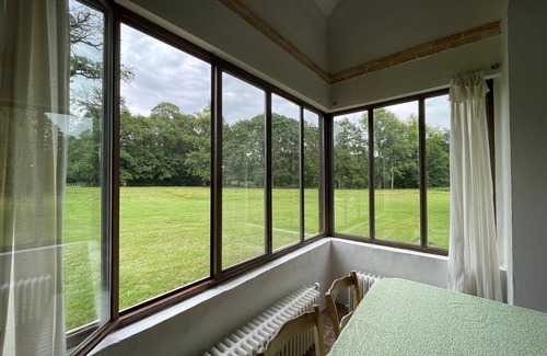 Sainte-Montaine Cottage | Charming 18th Century House in Sologne with Private Park, Lake, and Fireplace
