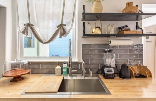 Carlson Park House | Charming 1920s Cottage on a Quiet Cul-de-Sac