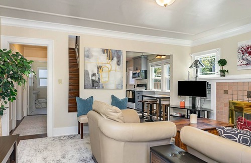 Wallingford House | Charming 1920s home in a prime location with W/D, AC, and water access