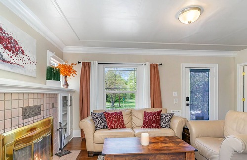 Wallingford House | Charming 1920s home in a prime location with W/D, AC, and water access