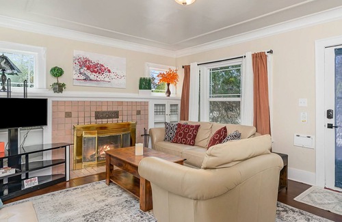 Wallingford House | Charming 1920s home in a prime location with W/D, AC, and water access