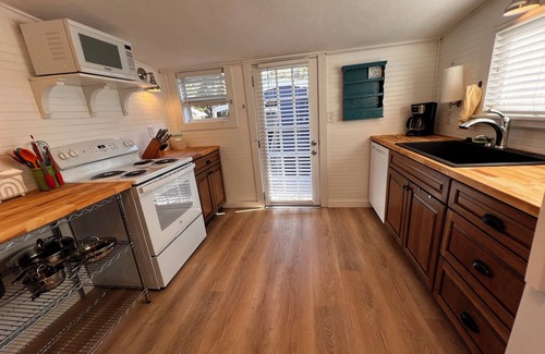 Bradenton Beach Cottage | Charming 1920s Cottage, Waterfront just 50 ft away, Beach just 1 minute stroll!
