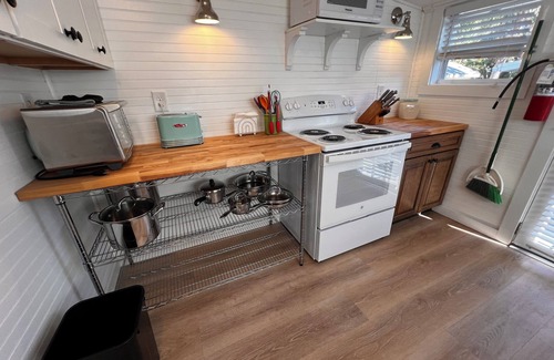 Bradenton Beach Cottage | Charming 1920s Cottage, Waterfront just 50 ft away, Beach just 1 minute stroll!
