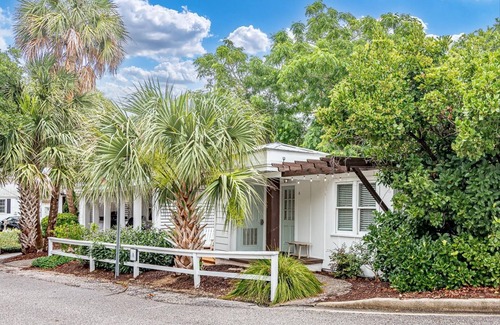 Isle of Palms Apartment | Charming 1950s Beach Cottage Apt A