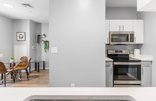 Everett Apartment | Charming 1BR Near Encore 8574