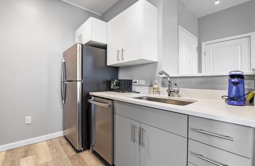 Everett Apartment | Charming 1BR Near Encore 8574