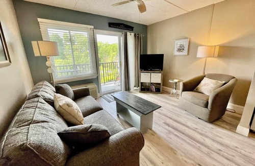 Country Club Estates Condo | Charming 1BR Rehoboth Condo w/Elevator, Parking&Beach Access – Perfect Getaway!