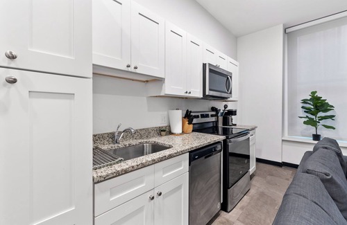 Downtown Pittsburgh Apartment | Charming 1BR: Steps to Football Fun!
