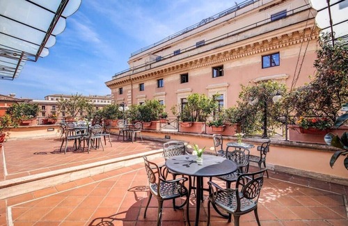 Rione III Colonna Apartment | Charming 1BR Suite Close La Fontana di Trevi
