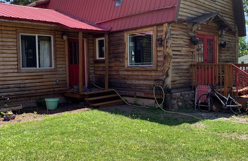 East Glacier Park Village House | Charming 2-bedroom house in fabulous East Glacier Park with WiFi