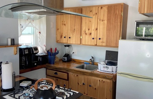 Old Orchard Beach Cottage | Charming 2-Bedroom Cottage in Peaceful Old Orchard Beach with WiFi, AC