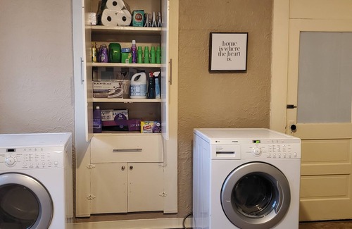 West Carrollton House | Charming 2 bed/1 bath unit, quiet neighborhood *Extended Stay*