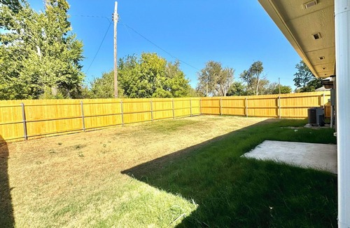 Lawton House | Charming 2 Bed/2 Bath house, fenced backyard, Pets OK!