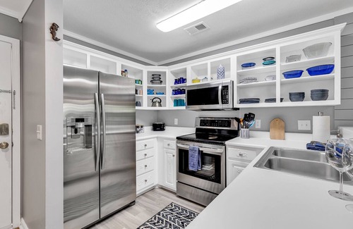Pawleys Island Condo | Charming 2 Bed 2 Bath True Blue Pawleys Island Golf, Pools, & Beach 5 min drive!