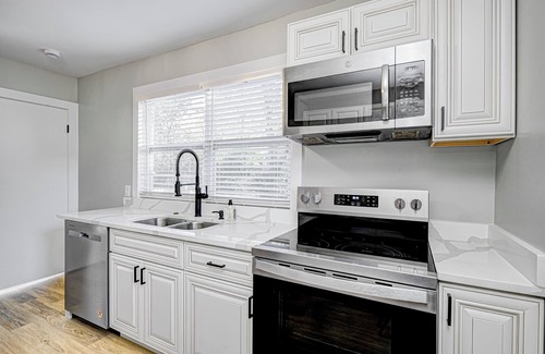 Wayne House | Charming 2-bed home 5 miles to Motor speedway, & 11 miles to Lucas oil stadium.