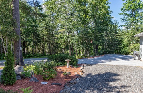Stockton Springs Cottage | Charming 2-bedroom cottage located near Sandy Point Beach.