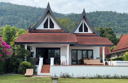 Ko Chang Villa | Charming 2-bedroom beachfront villa with private pool in a small quiet community