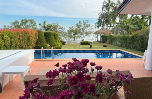 Ko Chang Villa | Charming 2-bedroom beachfront villa with private pool in a small quiet community