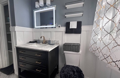 University City House | Charming 2-bedroom house with AC, WiFi in fantastic University City