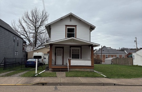 New Kensington House | Charming 2-bedroom house with AC, WiFi in quaint New Kensington