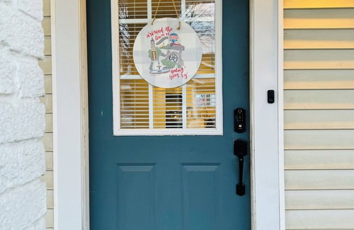 Bowling Green Apartment | Charming 2-bedroom apartment with WiFi, AC in fantastic Downtown Bowling Green
