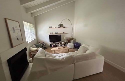 Westside Costa Mesa Condo | Charming 2-bedroom condo in Newport Beach with Wi-Fi