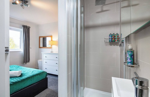 Wandsworth House | Charming 2 bedroom 2 Bathroom Flat in Clapham Junction