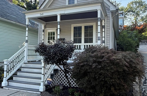 Cincinnati House | Charming 2-bedroom 2 1/2 bath House with WiFi and AC in fabulous Cincinnati