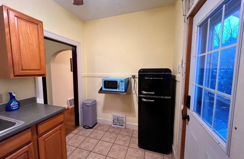 Belleville Apartment | Charming 2-bedroom apartment in beautiful Belleville with WiFi