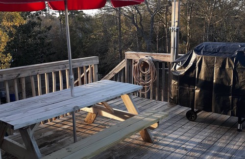 Long Beach Apartment | Charming 2-bedroom apartment in serene Oak Island with AC, WiFi