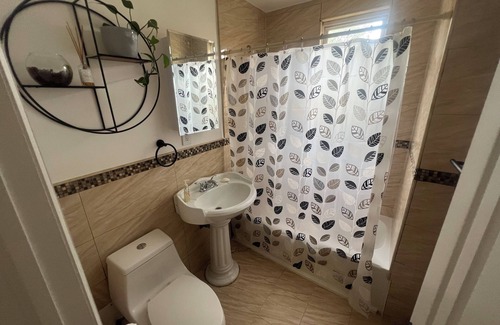 North Side Apartment | Charming 2-bedroom apartment in peaceful Mt Vernon with AC, WiFi