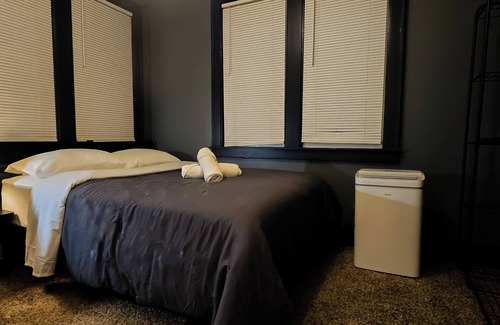 Dearborn Apartment | Charming 2-bedroom apartment in delightful Dearborn - no kitchen and no shower