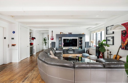 Little Italy Apartment | Charming 2-bedroom apartment with AC, WiFi in enjoyable New York