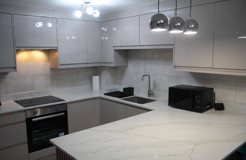 Cradley Apartment | Charming 2-bedroom apartment in the Birmingham/Dudley Area with Private Parking