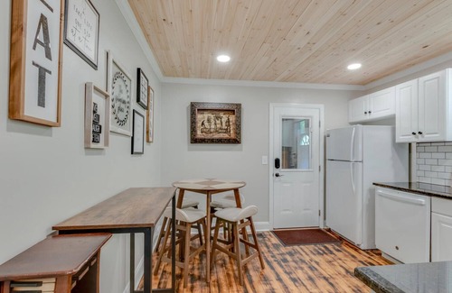 Woodbine House | Charming 2-bedroom bungalow in Nashville only 4 miles from downtown!