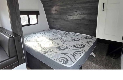 North Pole House | Charming 2-bedroom caravan with AC, WiFi
