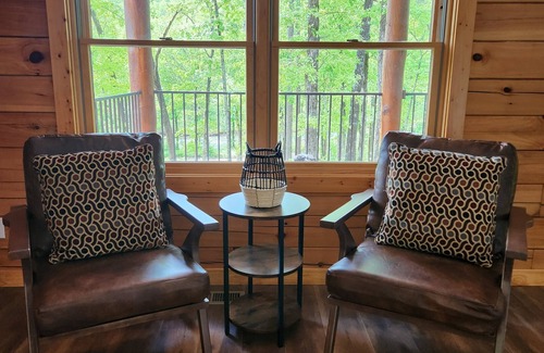 Dennard Cabin | Charming 2-bedroom cabin on Little Red River with WiFi, AC in serene Marshall