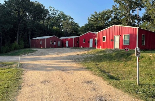 Malakoff Cabin | Charming 2-bedroom cabin in peaceful Malakoff on the lake with AC