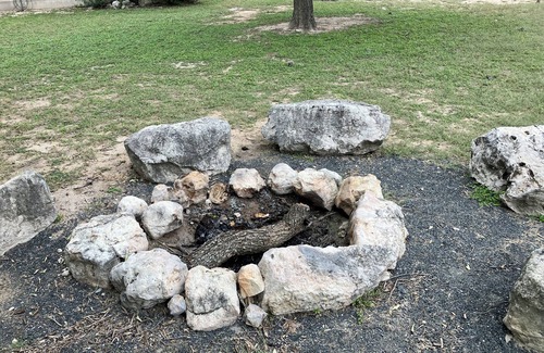 Uvalde County Cabin | Charming 2-bedroom cabin right on the Frio River - Cabin #1