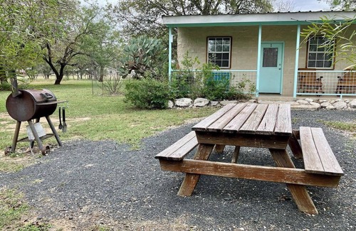 Uvalde County Cabin | Charming 2-bedroom cabin right on the Frio River - Cabin #1