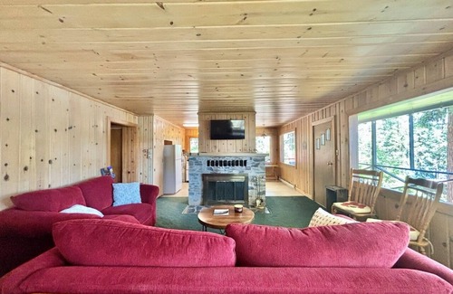 Worley Cabin | Charming 2-bedroom cabin with lake views offering a quiet, lake-side retreat.