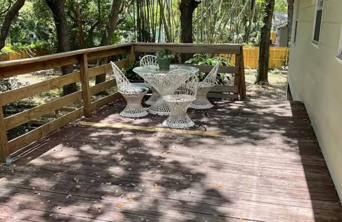 Oldsmar House | Charming 2-bedroom Central to Tampa and Beaches in Oldsmar