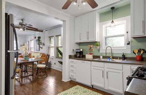 Freetown - Port Rico Cottage | Charming 2-bedroom cottage in lovely Freetown, walk to Downtown