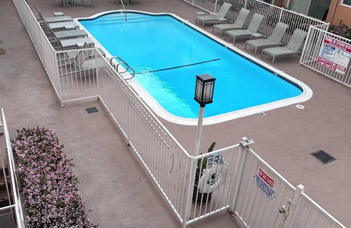 Northwest Torrance Condo | Charming 2-bedroom condo in pleasant Torrance with Pool